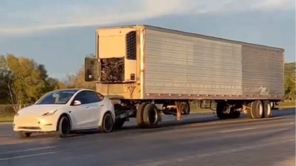 Tesla Model Y Semirimorchio 1