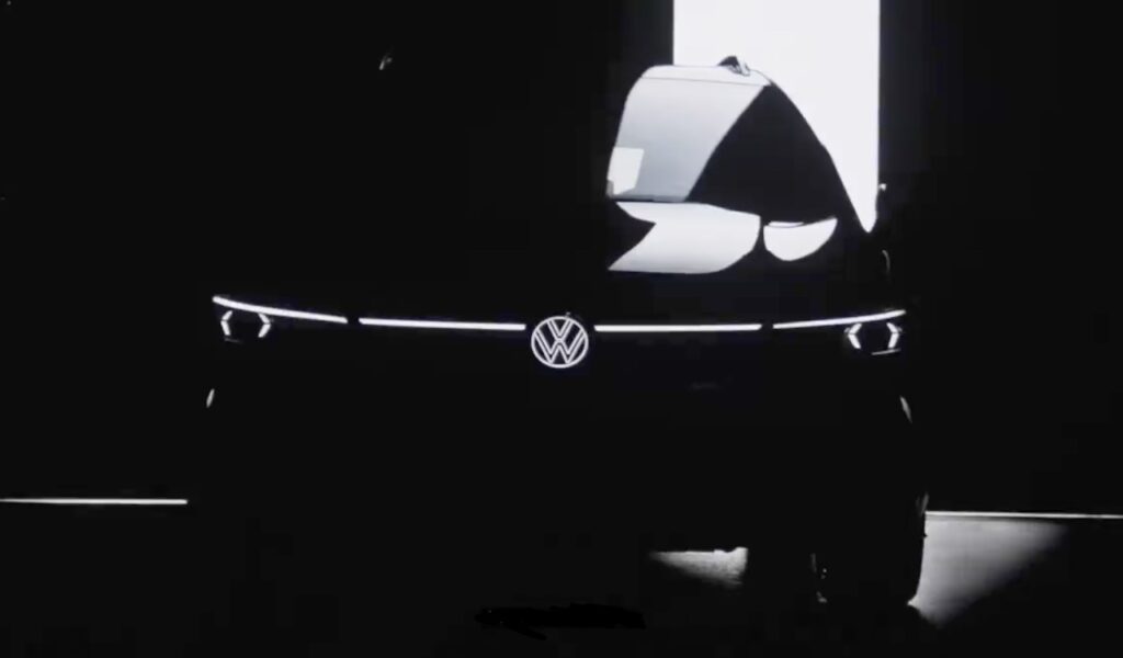 Volkswagen Golf 2024: la prima immagine del restyling [TEASER]
