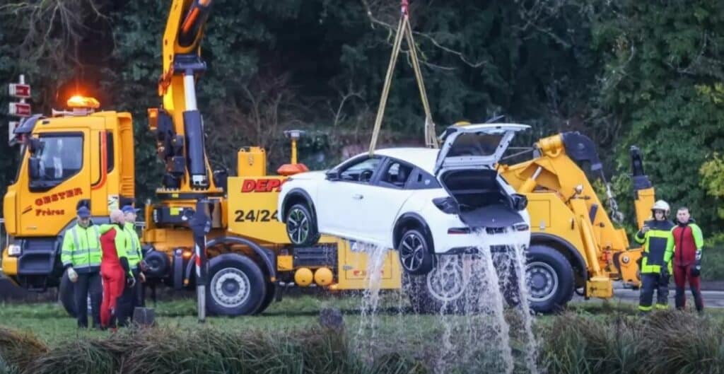 Nuova Lancia Ypsilon 2024: un prototipo rubato finisce nel fiume