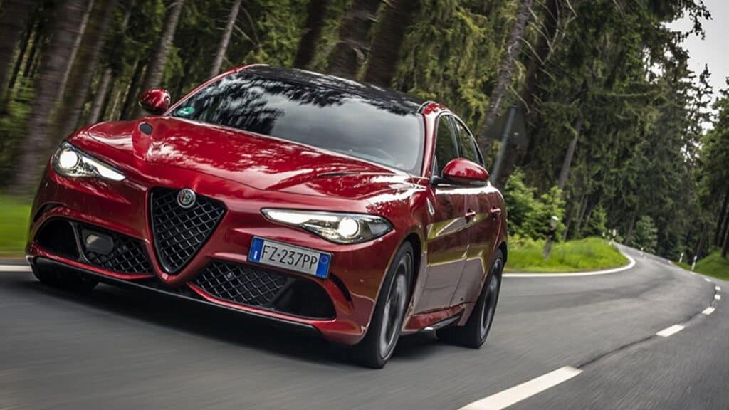 Alfa Romeo Giulia 2024: novità, design e motori