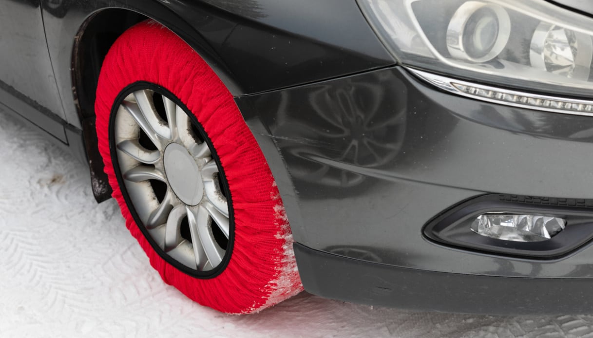 Calze da neve per auto: guida all’uso. Cosa servono e cosa sono