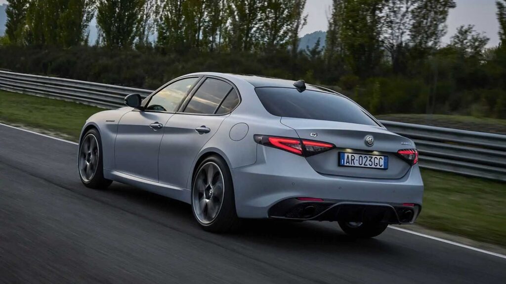 Alfa Romeo Giulia 2024: novità, design e motori