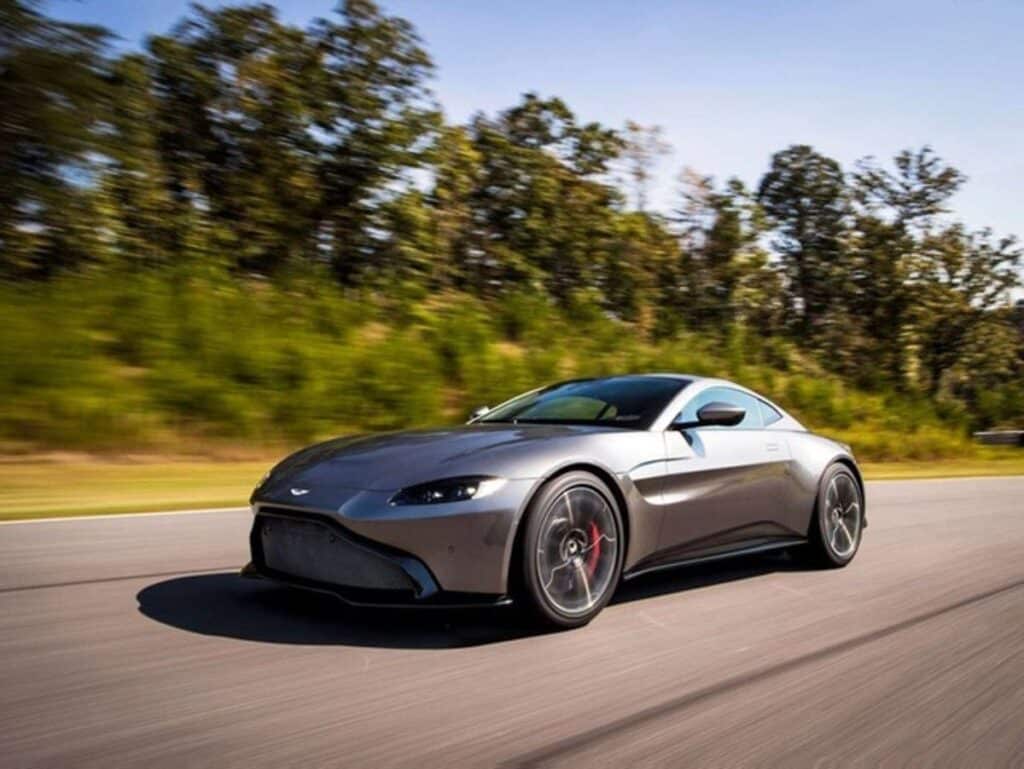 Aston Martin Vantage 2024: l'icona sportiva si rinnova. È attesa l'anteprima mondiale