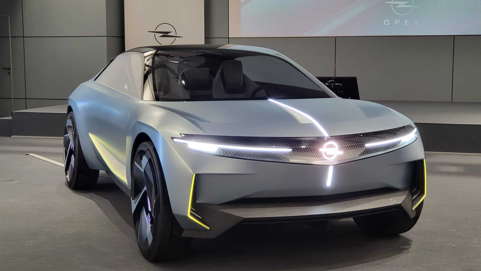 La nuova concept car Experimental 2024 di Opel: ecco come sarà la mobilità nel futuro