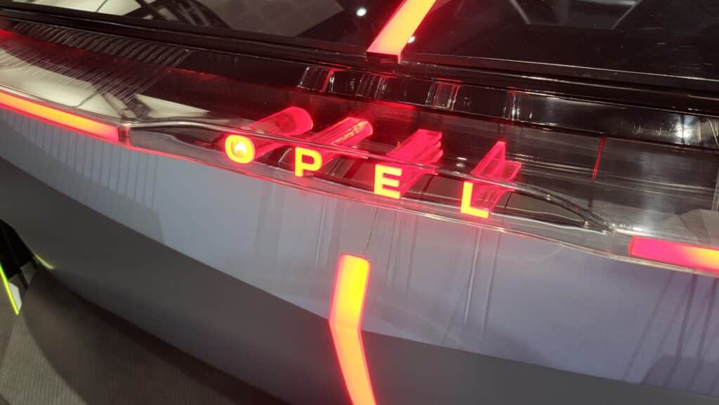 La nuova concept car Experimental 2024 di Opel: ecco come sarà la mobilità nel futuro