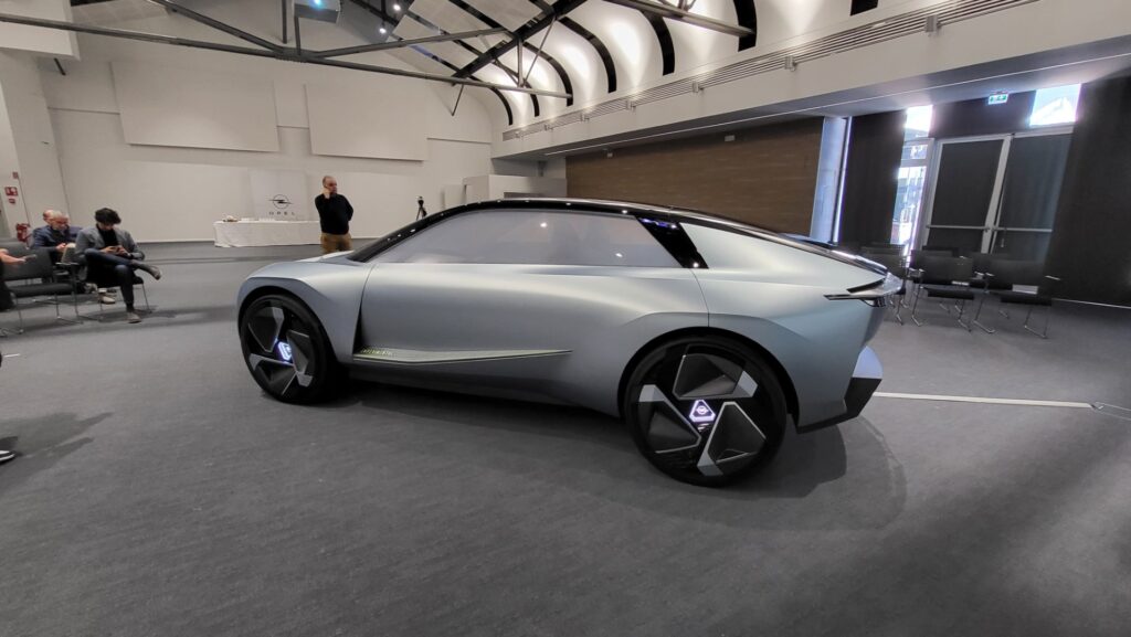 La nuova concept car Experimental 2024 di Opel: ecco come sarà la mobilità nel futuro