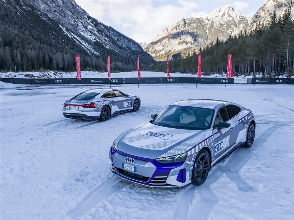 Audi RS e-tron GT ice race edition debutta a Cortina in occasione della Audi FIS Ski World Cup femminile