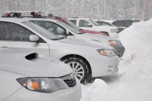 Svezia: è freddo record, tante auto bloccate dalla bufera di neve
