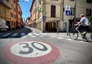 Città 30 km/h, a Bologna -21% di incidenti in due settimane
