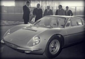 Ferrari 365 P Tre Posti: la supercar che fu di Gianni Agnelli torna ad emozionare [VIDEO]