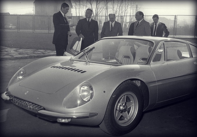 Ferrari 365 P Tre Posti: la supercar che fu di Gianni Agnelli torna ad emozionare [VIDEO]