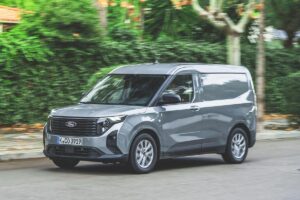 Nuovo Ford Transit Courier: il furgoncino cresce in produttività e tecnologia [FOTO]