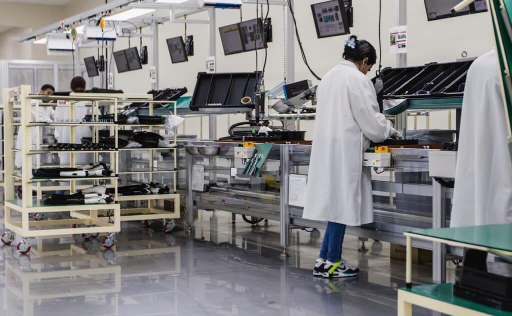 LG inaugura negli USA la prima fabbrica per sistemi di ricarica di veicoli elettrici
