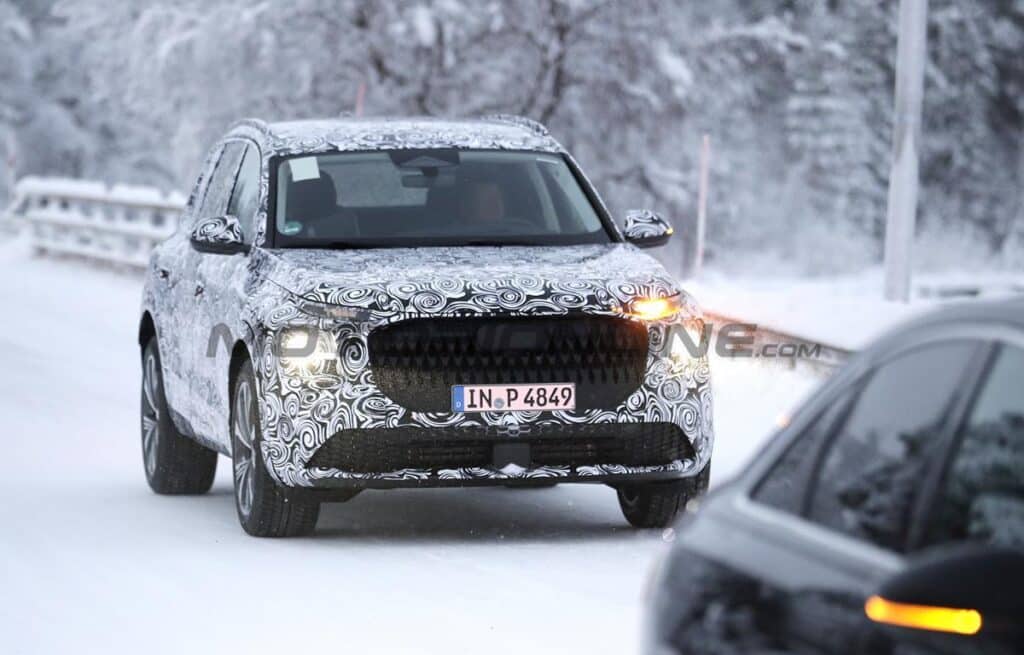 Audi, un misterioso SUV avvistato al Circolo Polare Artico: è la futura Q7? [FOTO SPIA]