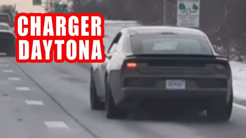 Nuova Dodge Charger filmata in strada negli USA [VIDEO]