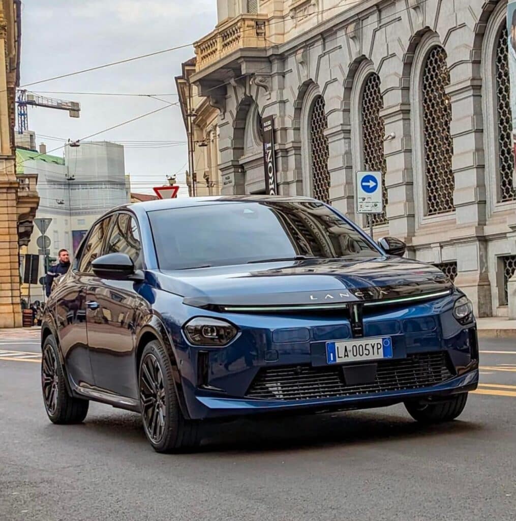 Nuova Lancia Ypsilon senza più segreti: svelato anche il frontale [FOTO e VIDEO]