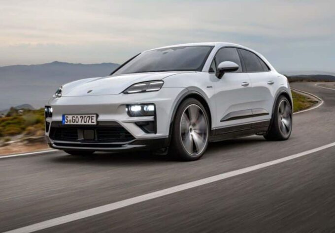 Porsche Macan 2024: via all’era elettrica del SUV di Stoccarda [FOTO e VIDEO]