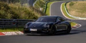 Porsche Taycan batte Tesla Model S Plaid e ottiene il nuovo record al Nurburgring [VIDEO]