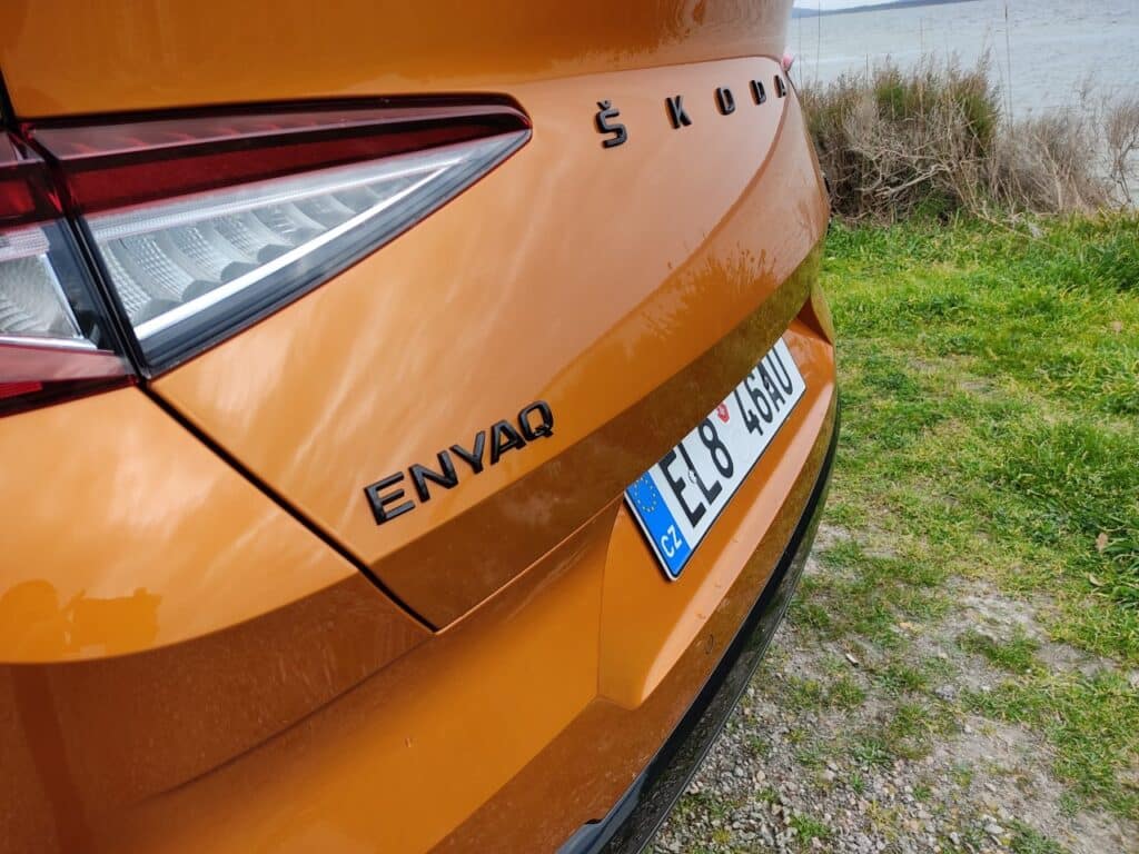 Skoda Enyaq 2024: le caratteristiche con tempi di ricarica, motori e prezzi
