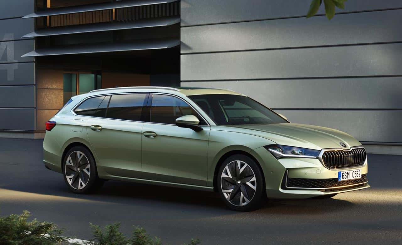 Skoda Superb Wagon 2024: due motori al lancio, da 43.500 euro