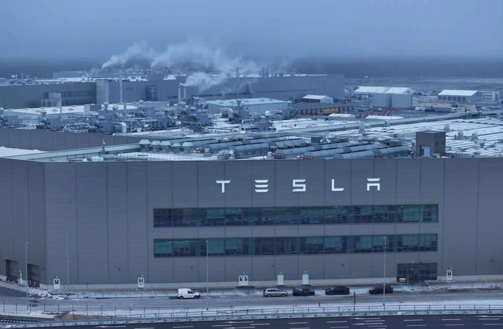 Tesla crolla in borsa dopo le previsioni negative di Elon Musk: bruciati 80 miliardi