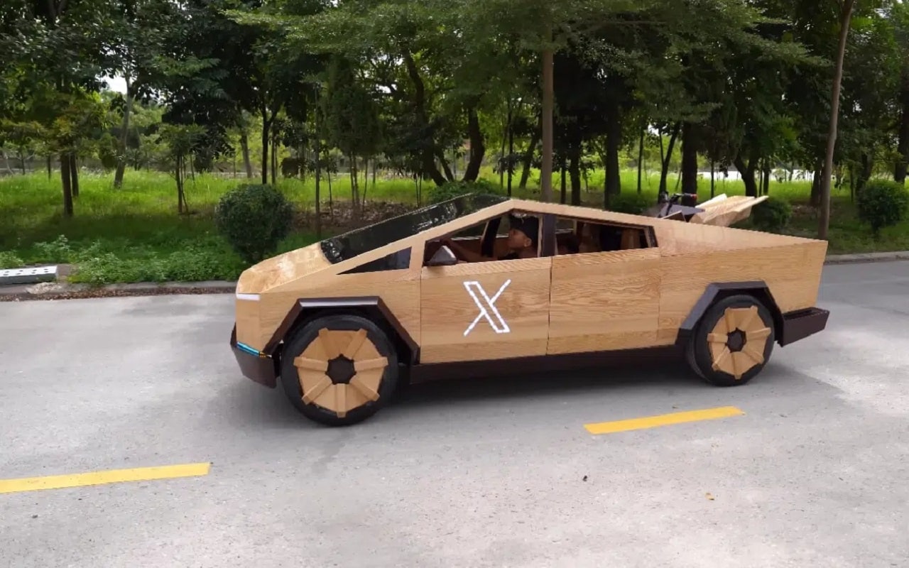 Tesla Cybertruck in legno