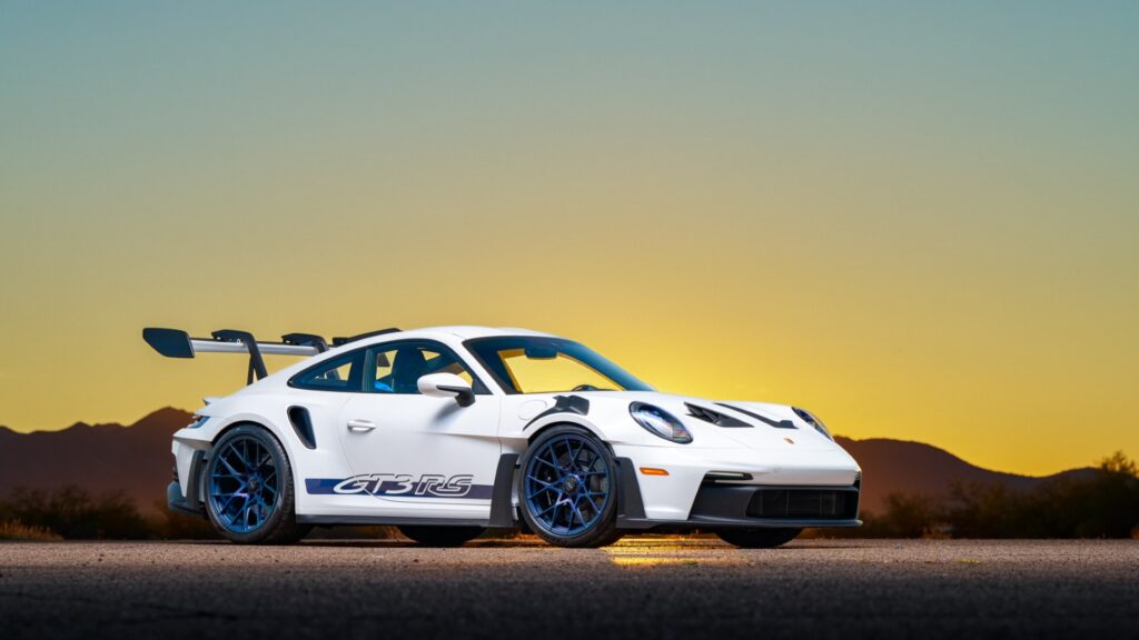 Un esemplare canadese della Porsche 911 GT3 RS del 2023 in vendita in Arizona [FOTO]