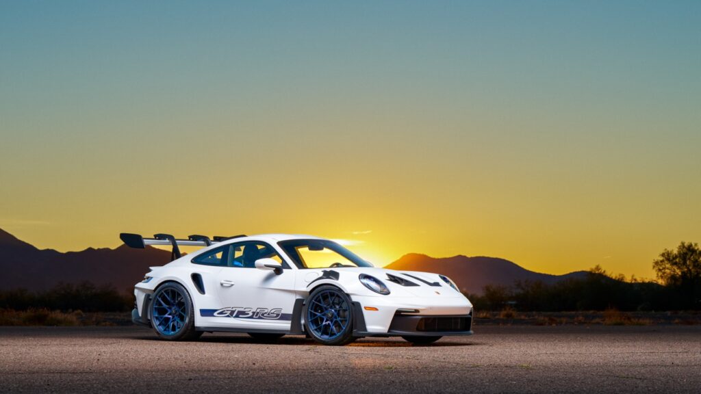 Un esemplare canadese della Porsche 911 GT3 RS del 2023 in vendita in Arizona [FOTO]