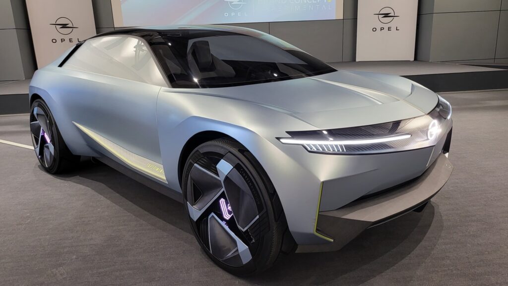 La nuova concept car Experimental 2024 di Opel: ecco come sarà la mobilità nel futuro