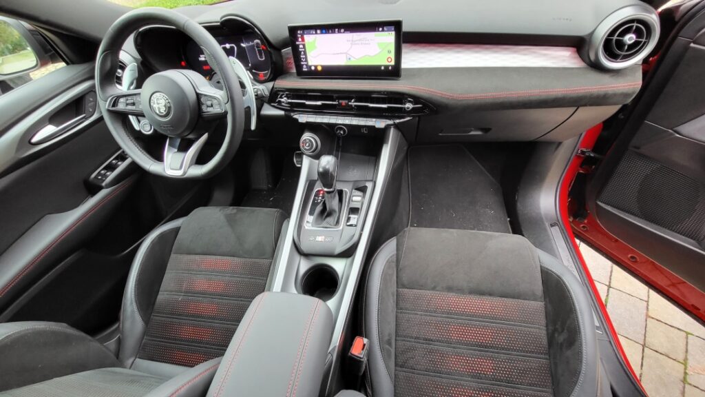 Alfa Romeo Tonale 2024: caratteristiche e motori del SUV elettrificato