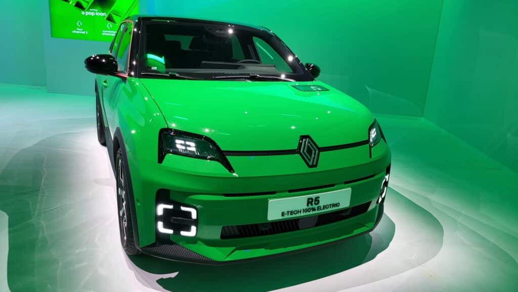 Renault 5 E-Tech Electric: un salto nel futuro dell’auto elettrica