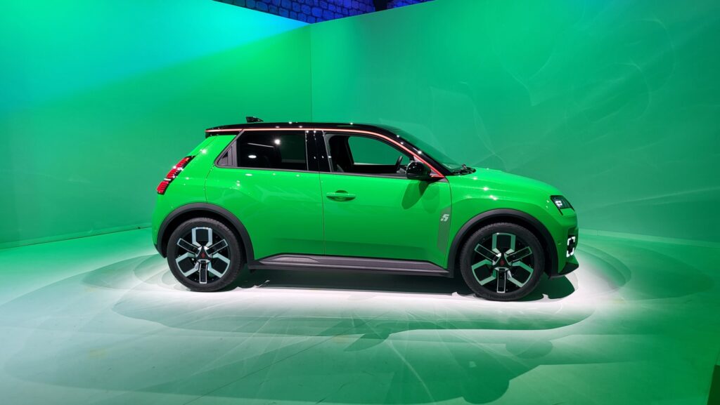 Renault 5 E-Tech Electric: un salto nel futuro dell’auto elettrica