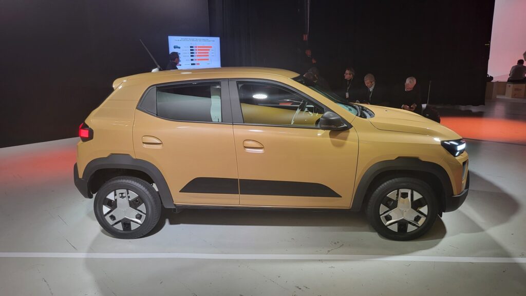Dacia Spring 2024: cambia tutta. Dentro, fuori e nella sostanza