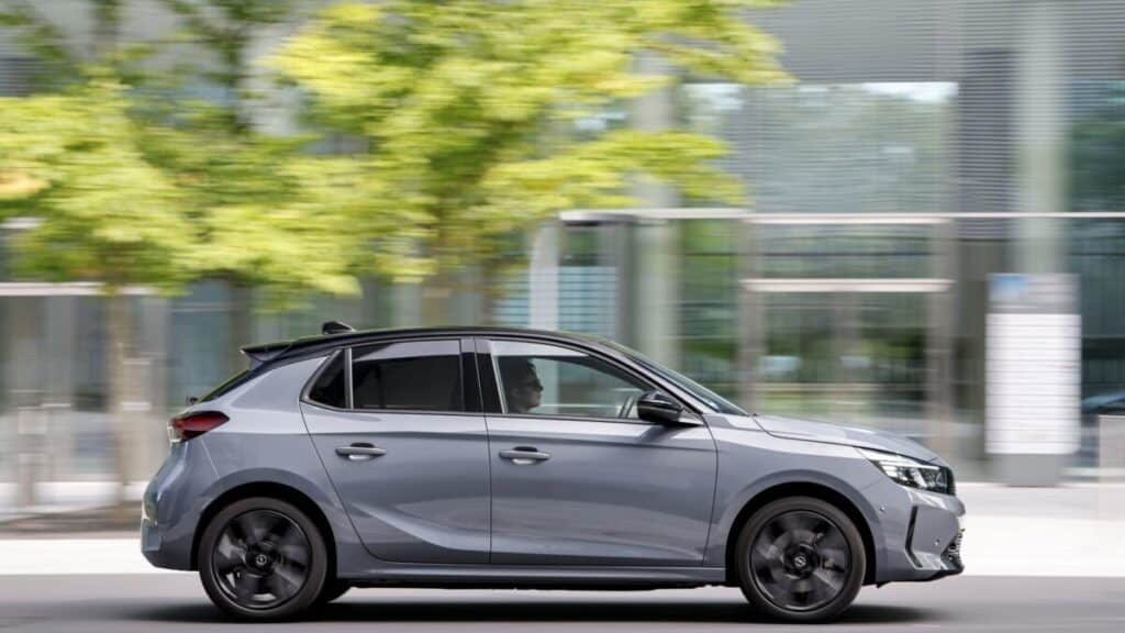 Opel Corsa Electric 2024: caratteristiche, prezzi e autonomia