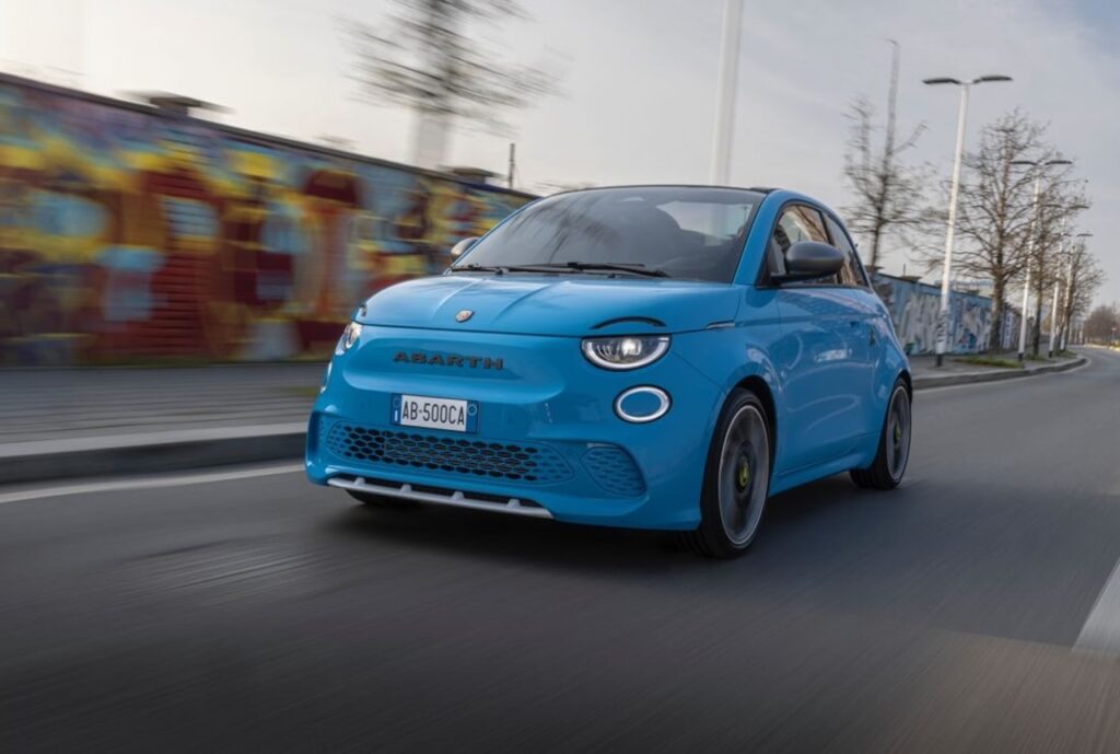 Abarth 500e tra le finaliste dei World Car Awards 2024