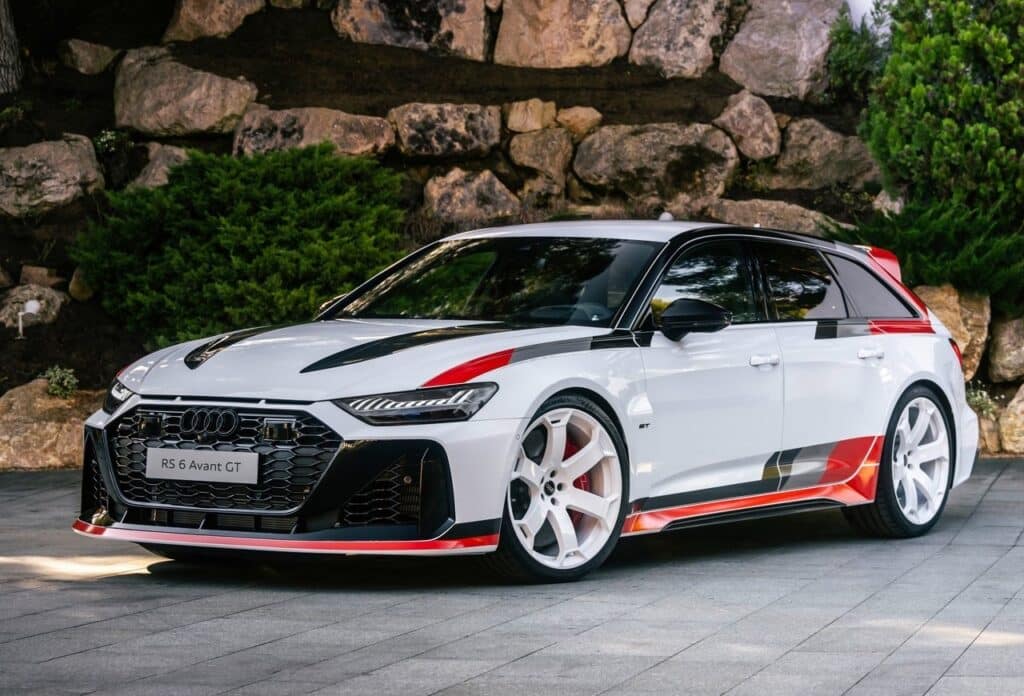 Audi RS 6 Avant GT 2024: 630 CV per una perla di design e innovazione tecnologica