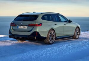 Nuova BMW Serie 5 Touring: arriva la sesta generazione della wagon, ora anche elettrica [FOTO]