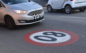 Città 30, a Bologna arriva Limiteman: il divieto sull’asfalto diventa 80