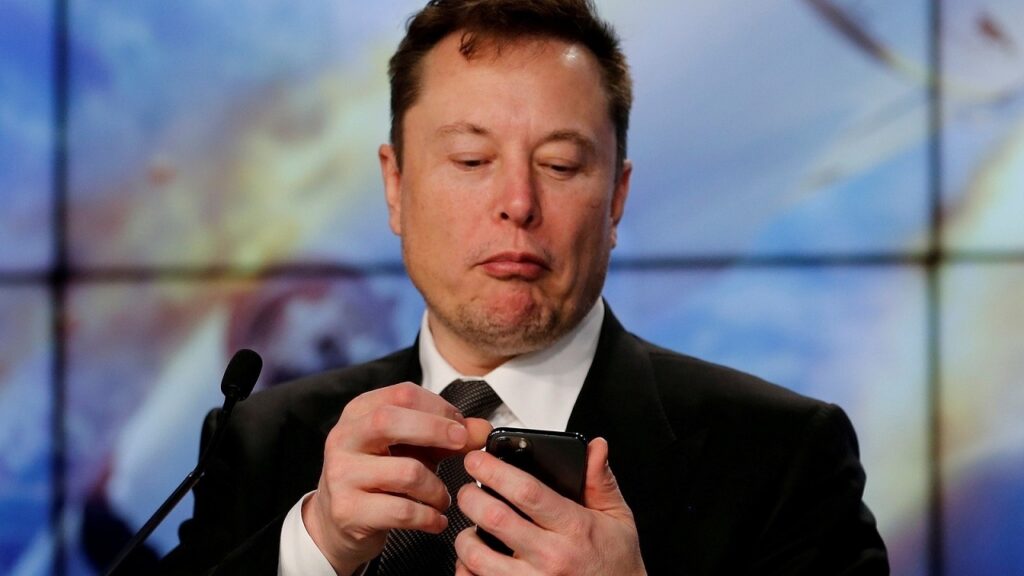 Elon Musk a breve rinuncerà al numero di telefono e userà X per fare e ricevere chiamate