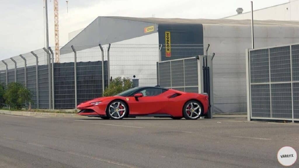 Lamborghini testa in strada una Ferrari SF90 Stradale Assetto Fiorano [VIDEO]