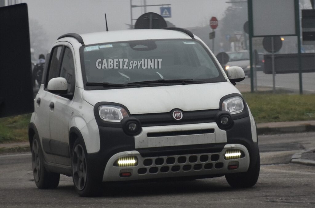 Fiat Panda MY24: avvistata in strada senza veli la futura ‘Pandina’ [FOTO SPIA]