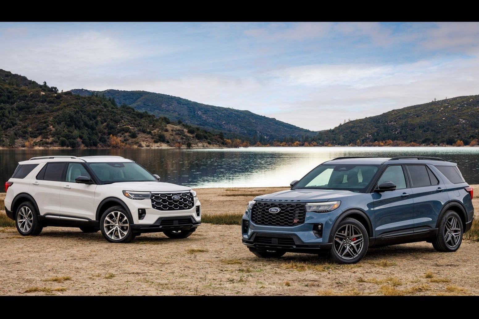 Ford Explorer 2025: il SUV di nuova generazione è stato svelato con motori e allestimenti