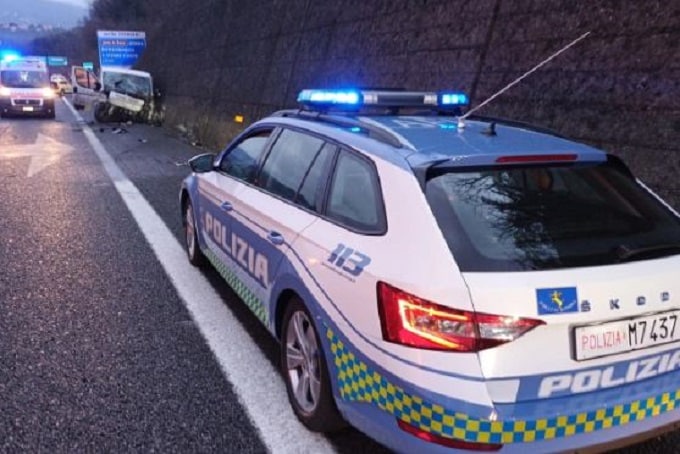 Incidente sulla A12 tra Rapallo e Chiavari: un operaio morto e diversi feriti, autostrada chiusa