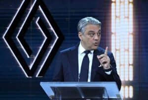 Renault, Luca de Meo avvisa l’Europa: “Cancellare il bando 2035? Non si può, abbiamo già investito decine di miliardi”