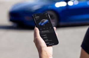 Tesla: viene potenziata la chiave digitale Phone Key con iPhone