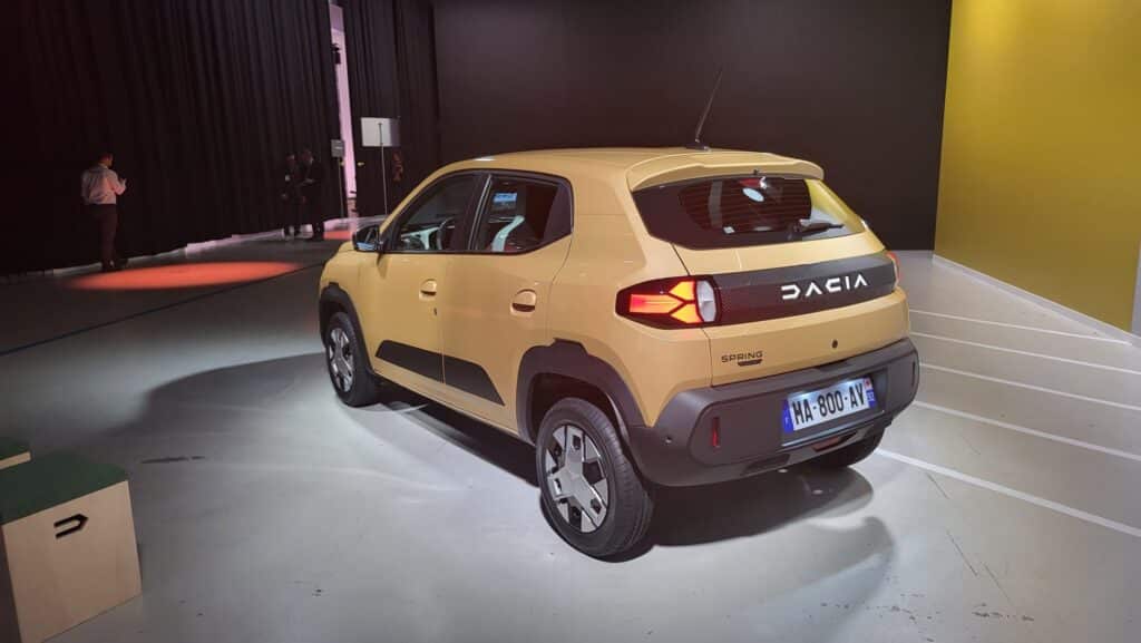 Dacia Spring 2024: cambia tutta. Dentro, fuori e nella sostanza