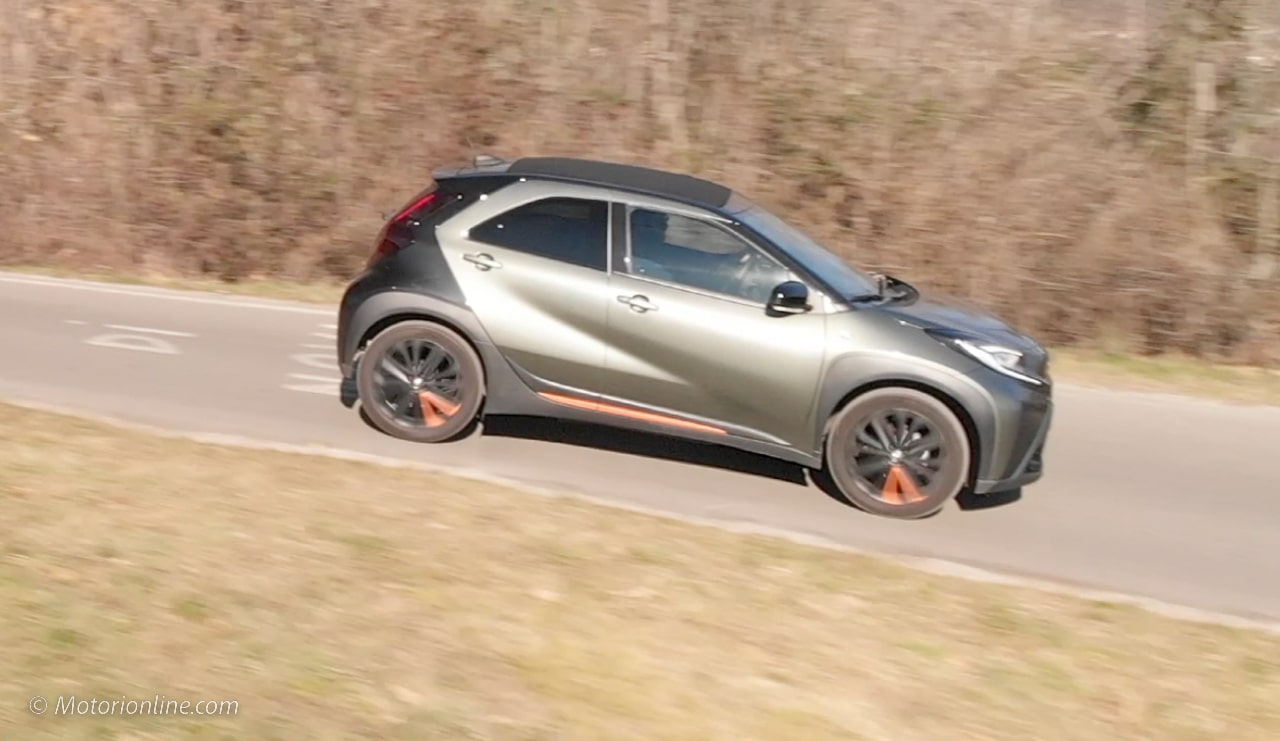 Toyota Aygo X 2024: le caratteristiche della citycar per un mondo dominato dai SUV