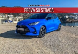 Toyota Yaris Hybrid 2024: prima PROVA del facelift con il 130 CV [FOTO]