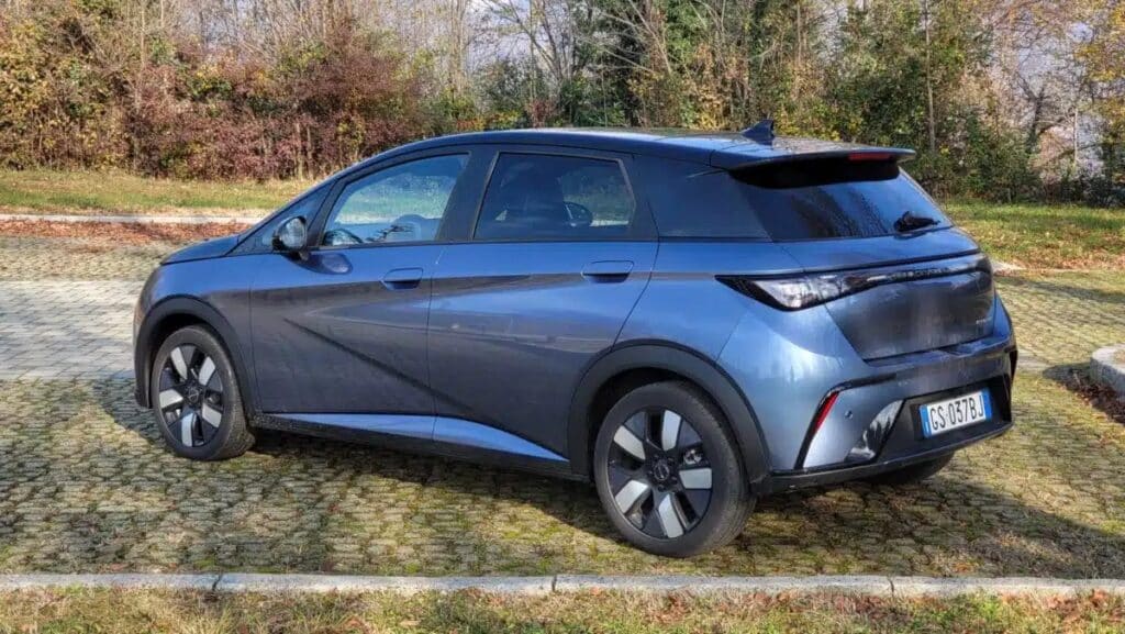 BYD Dolphin 2024: prezzi, caratteristiche e allestimenti
