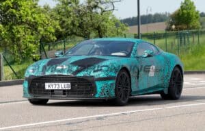 Aston Martin DBS: l’erede V12 sarà una vera supercar [FOTO SPIA]